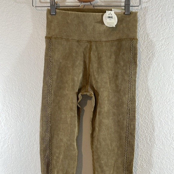 Aerie Offline Big Chill Seamless 7/8 Braided Leggings Size Small NEW - Picture 3 of 15